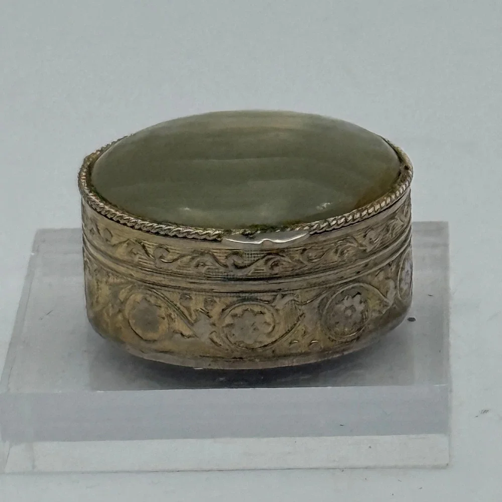 Vintage Green Onyx Stone Pill Box Silver Tone Engraved Floral Trinket Case Round